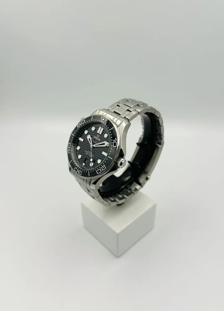 Omega Seamaster Diver 300 M box and papers 2023